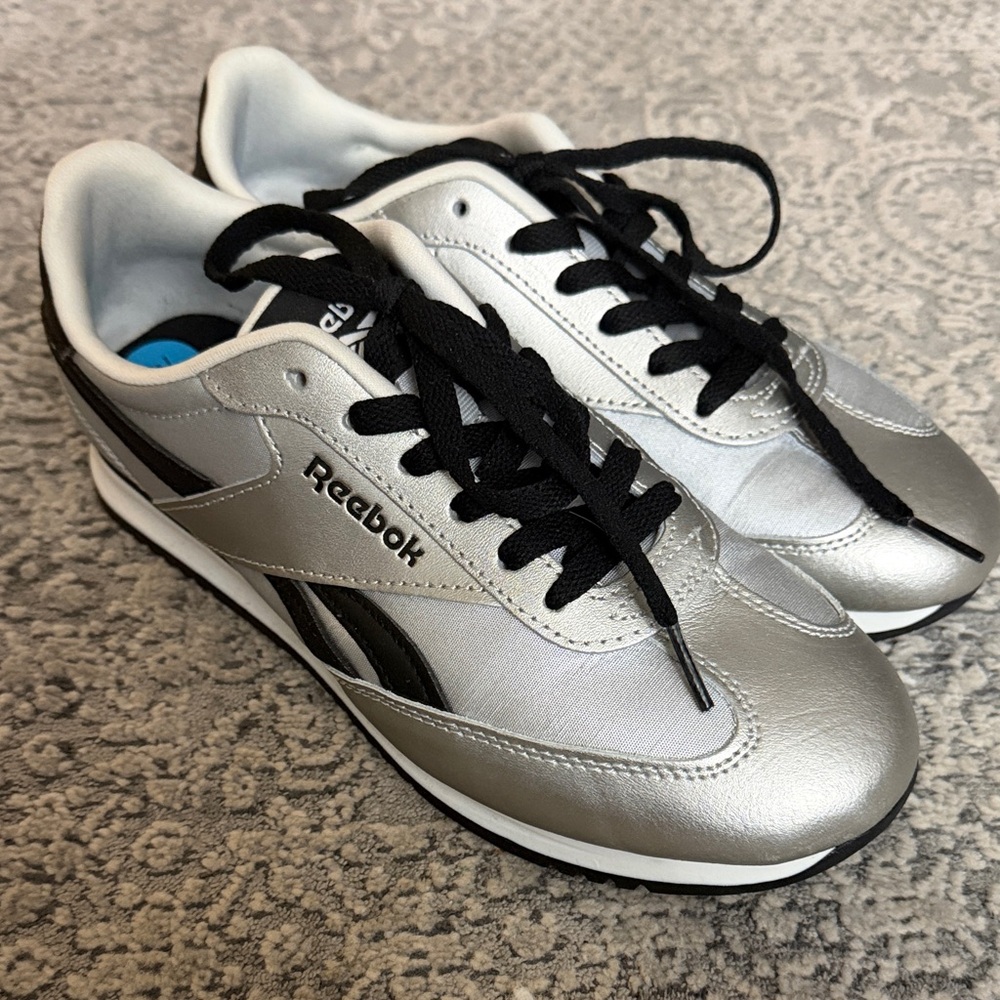 Reebok Metallic Silver and Black Athletic Shoes size 7.5 like new!